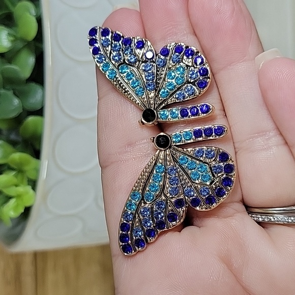 Mariposa Crystal Stud Statement Earrings - Picture 3 of 7